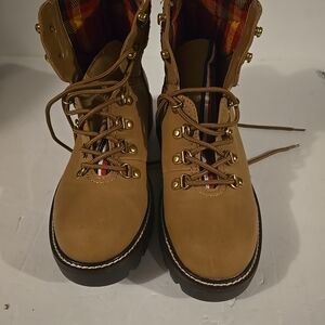 New (no tags) Tommy Hilfiger Lariti Boots